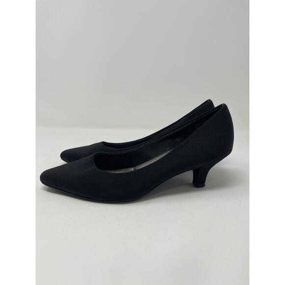 Coach and Four Women's Size 7 Almond Toe Heels Pump Black Shoes - Picture 3 of 13